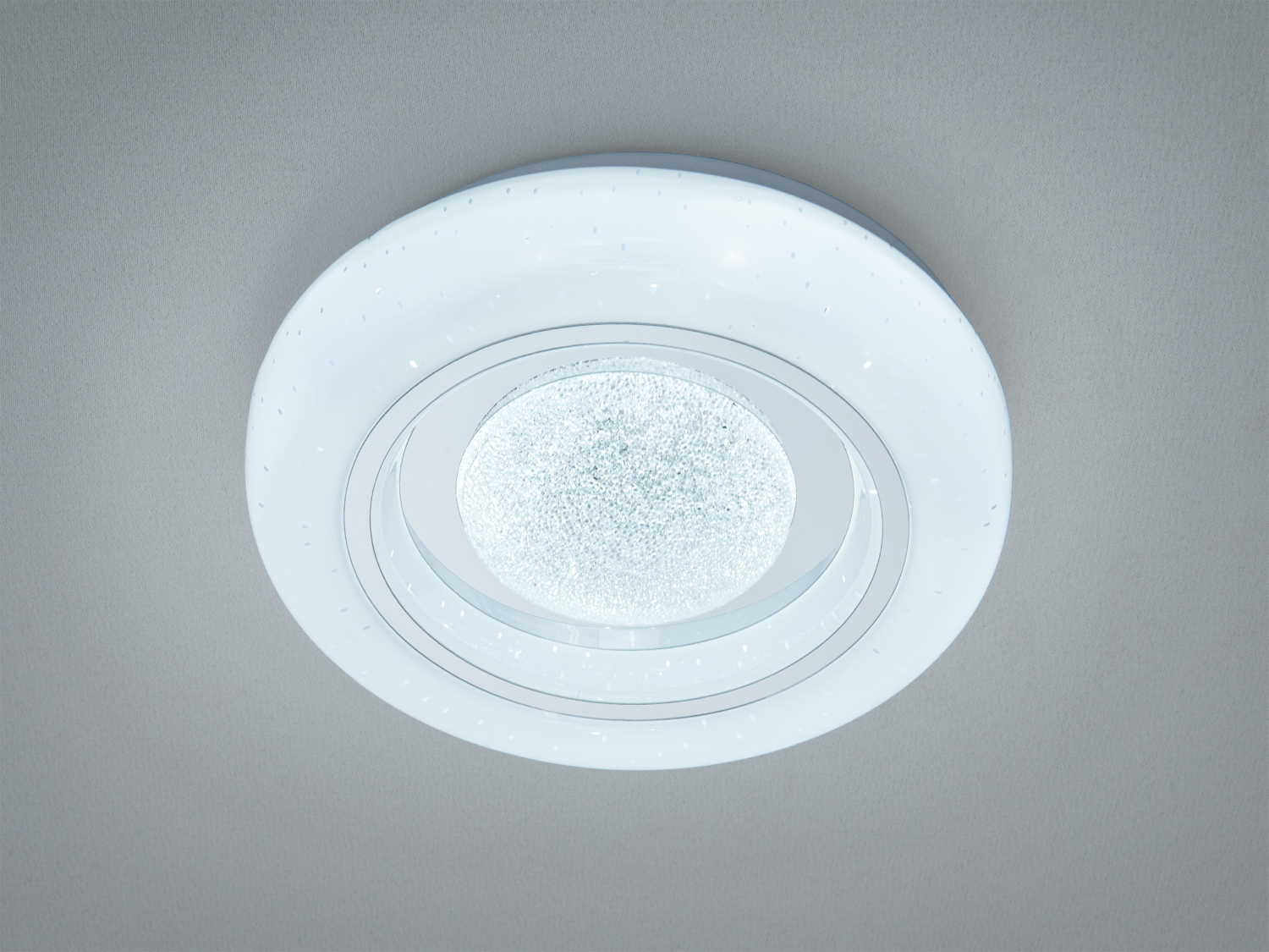 Стельова лампа з холодним світлом, кругла, підходить для офісних приміщень. Виконана з прозорого скла з текстурованою поверхнею.