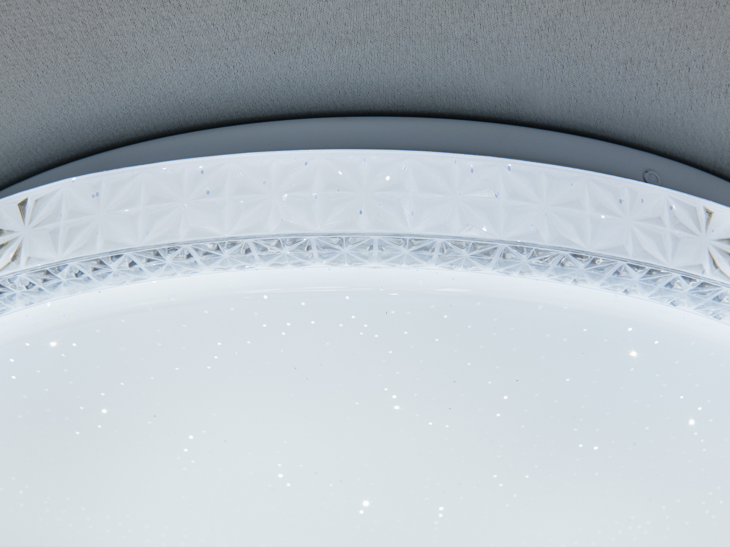 Світлодіодна люстра Diasha біла 34Вт до 6м²