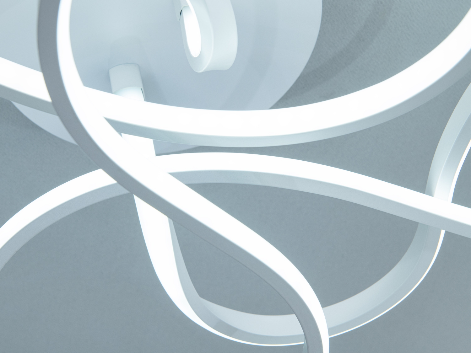 Стельова світлодіодна люстра біла 65 Вт