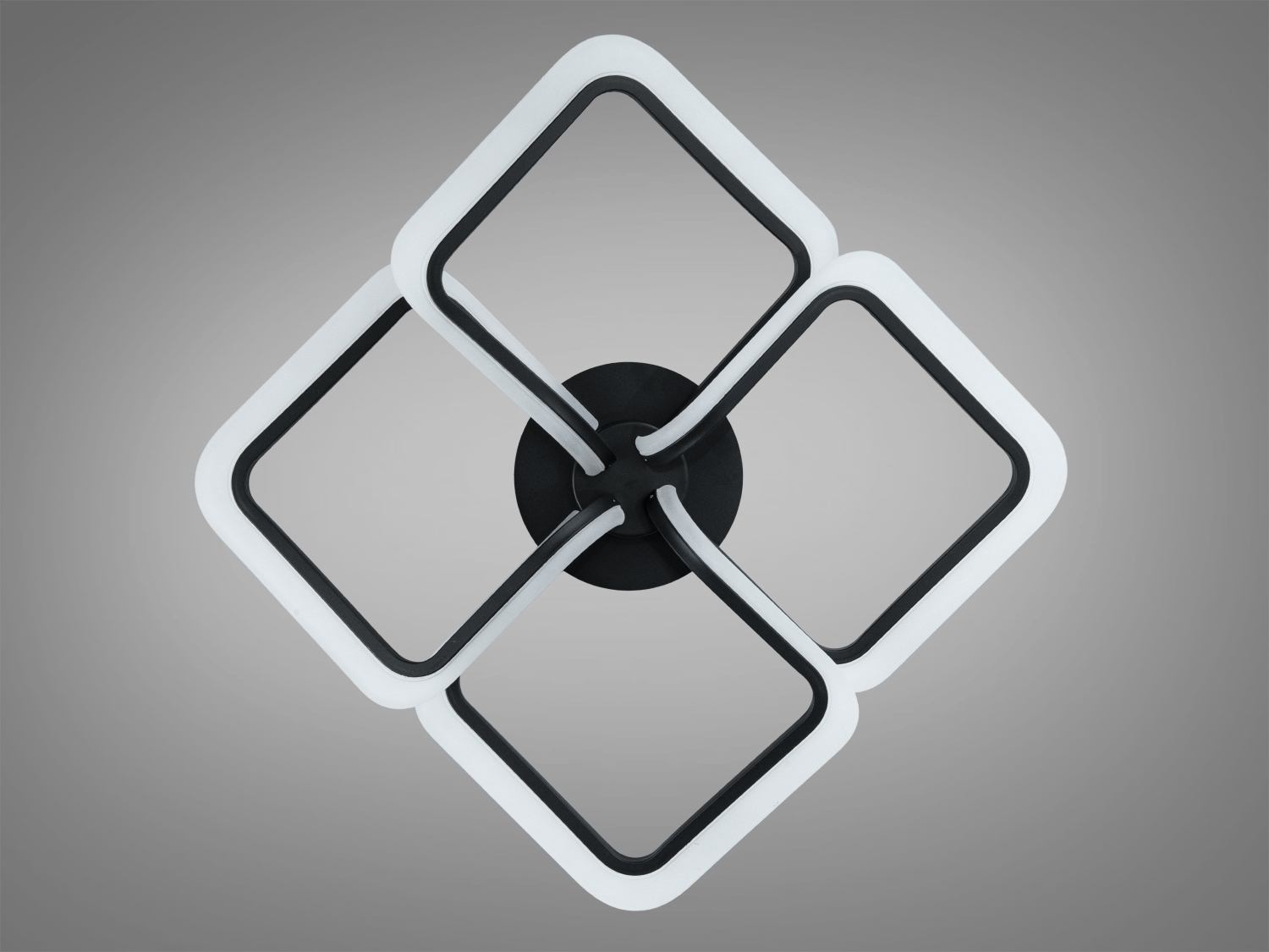 Світильник з чотирма квадратними елементами, чорна основа. Підходить для офісних приміщень, стельовий монтаж.