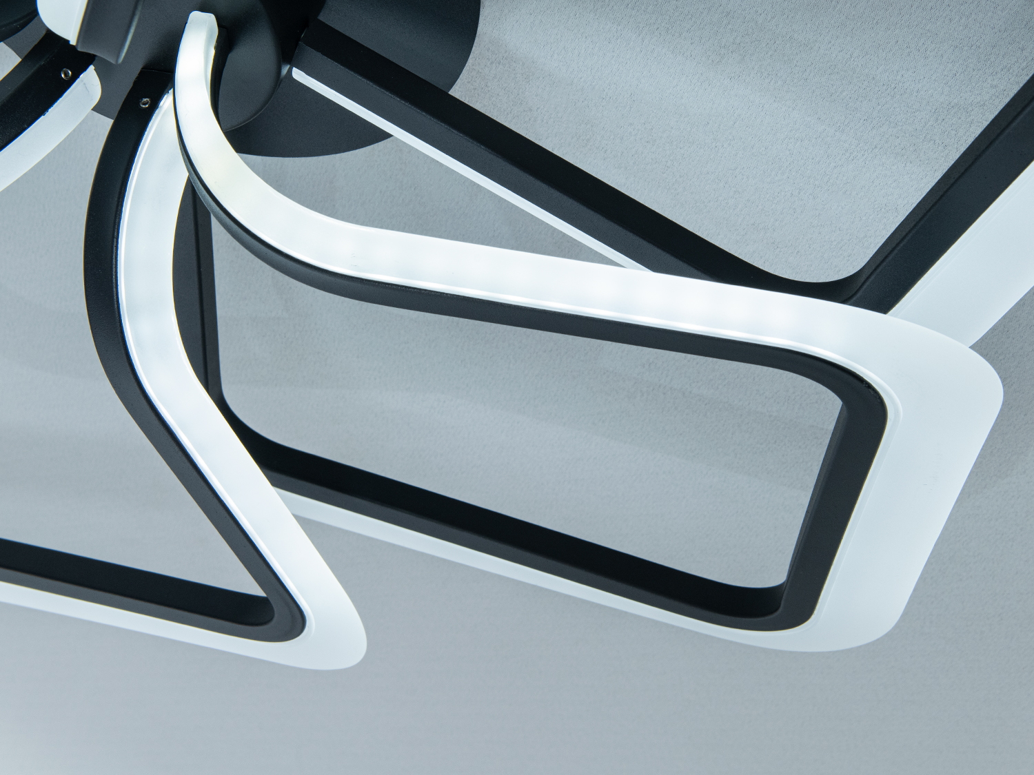 Світлодіодна стельова люстра Diasha WG5146 чорна 130 Вт з пультом і димером