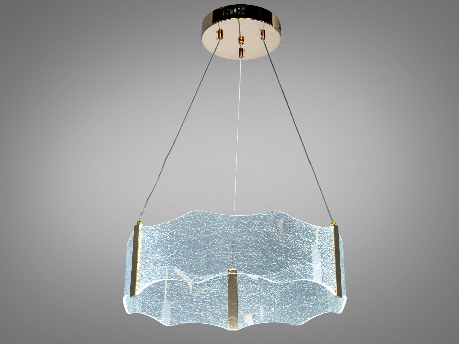 Стельовий світильник з хвилястим дизайном, виготовлений з прозорого матеріалу, ідеальний для монтажу в сучасних приміщеннях.